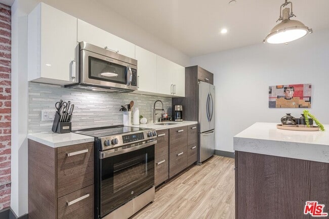 Photo - 932 S Hill St Unit 406