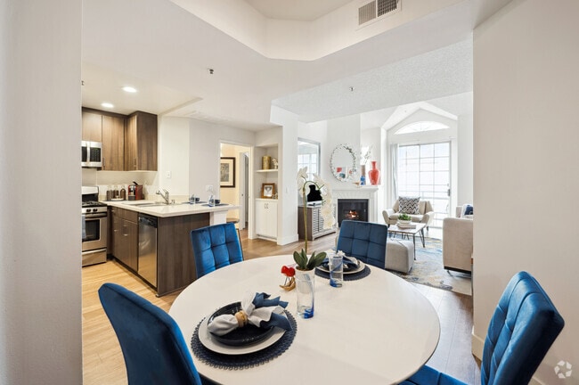 1BR, 1BA - 742SF - The Preston Miracle Mile Apartments