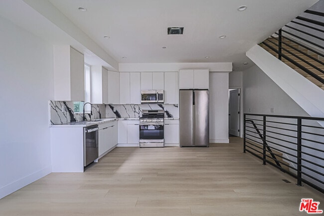 Photo - 11810 Gilmore St