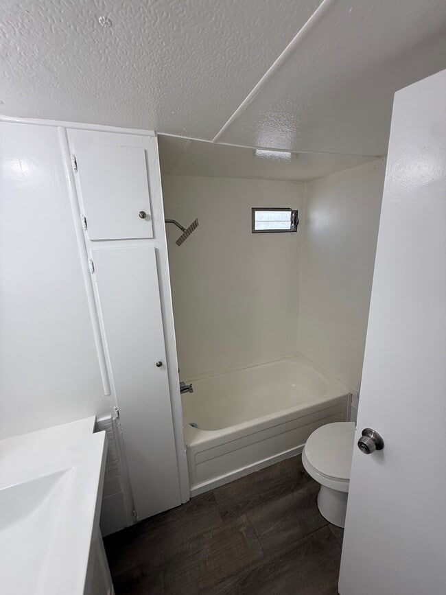 Building Photo - 62 Leota St Rental