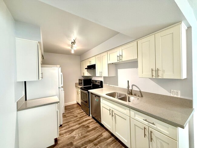 Photo - CASA VERDE - One Bedroom - Unfurnished - Long Term Unit 16B1