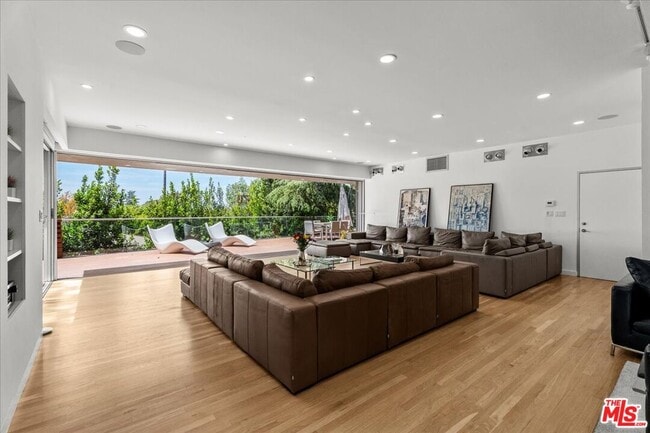 Photo - 3567 Woodcliff Rd