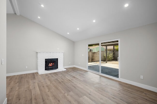 Photo - 22570 Los Tigres Dr