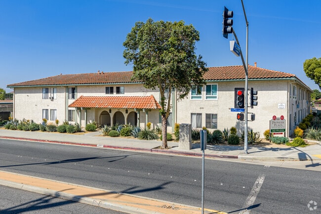 Building Photo - Pioneer Plaza