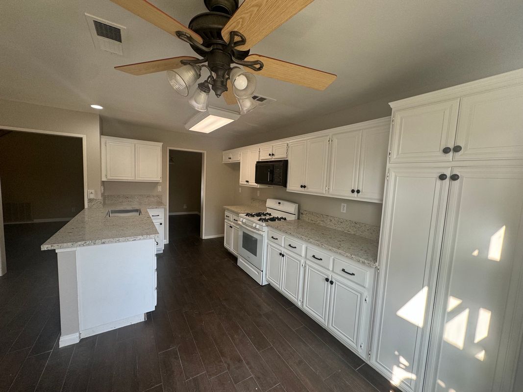 Photo - 10533 Oakdale Dr