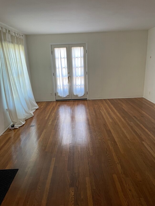 living room - 4080 Veselich Ave