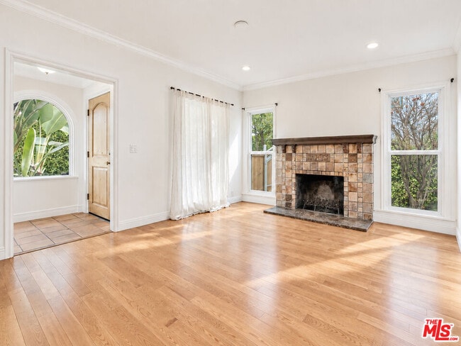 Photo - 409 N Kilkea Dr