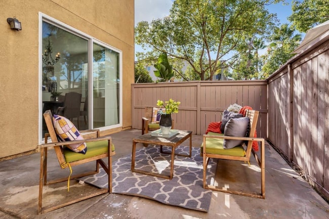 Photo - 916 Teatro Cir