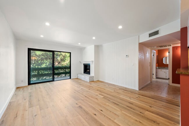 Building Photo - 4524 Tujunga Ave Unit 4