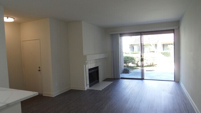 Photo - Remodeled, ground level, 1 bedroom, 1 bath condo in Lakeside Garden Grove Community Unit E