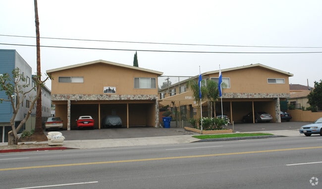 Photo - 5725-29 Vineland Ave