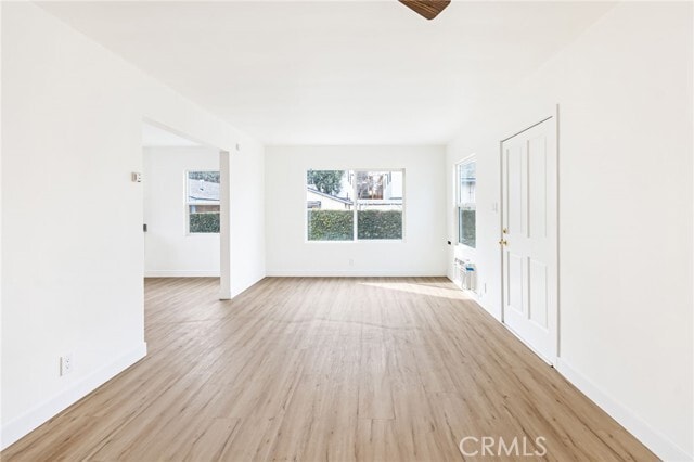 Photo - 13812 Oxnard St