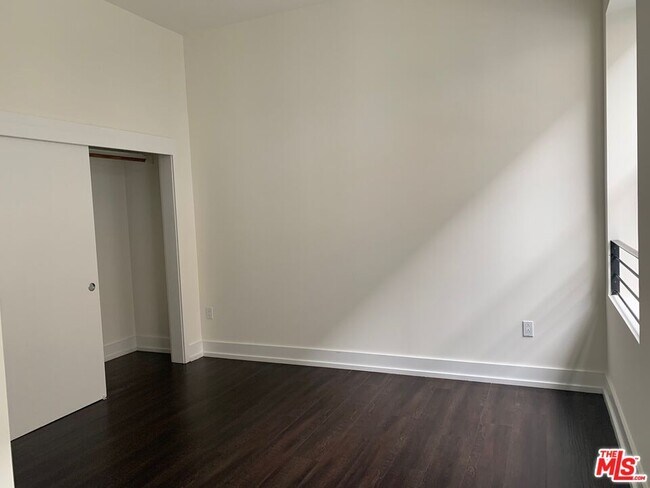 Photo - 727 W 7th St Unit 1322