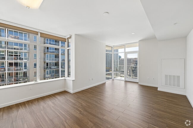 2BR, 2BA - 944SF - Living Room - Ariel