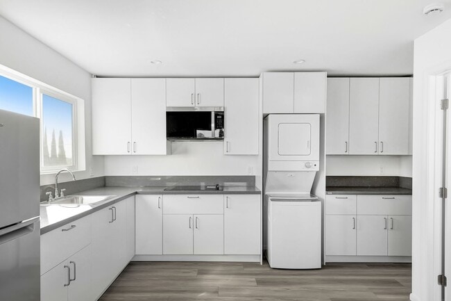 Photo - Newly renovated 1 bedroom / 1 bath apartment available now! Unit 1514 1/2