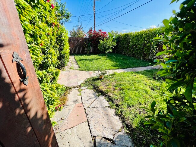 Photo - 5251 Auckland Ave