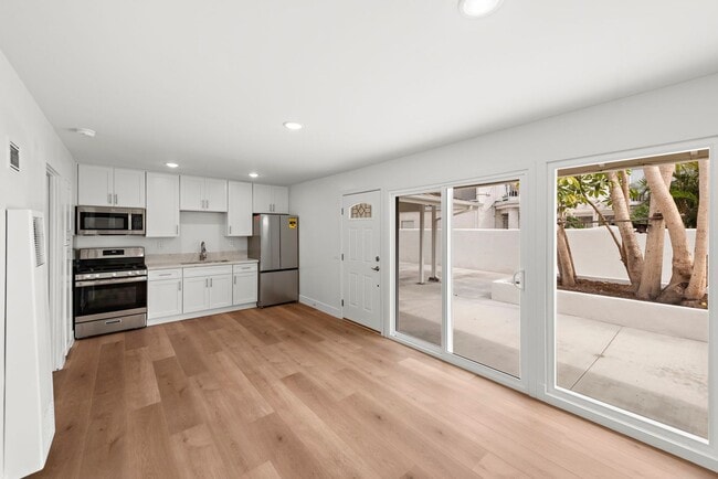 Building Photo - 240 Avenida Lobeiro Unit B