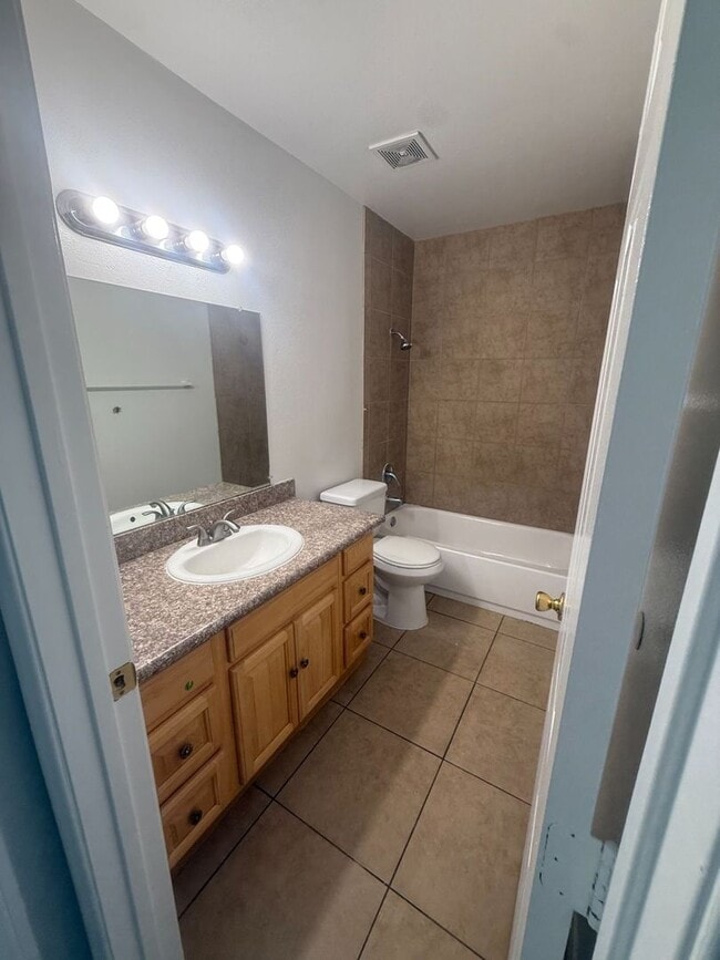 Photo - ONTARIO 1 BEDROOM APARTMENT Unit D