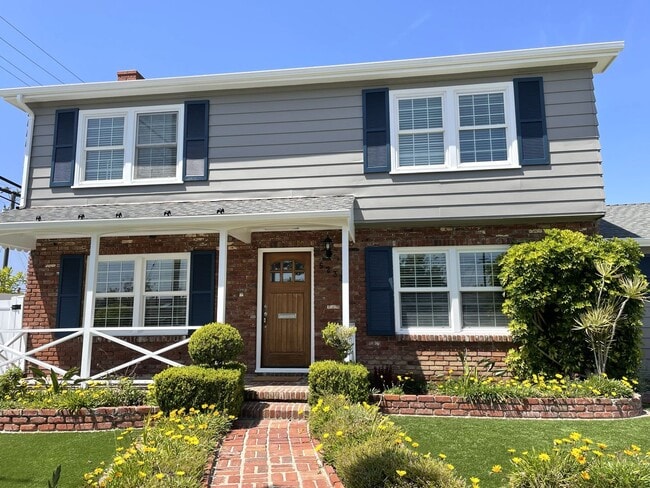 Building Photo - Charming updated 3-bedroom home with a/c near Victor Park