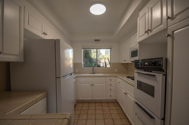 Photo - 14706 Dickens St Unit 05