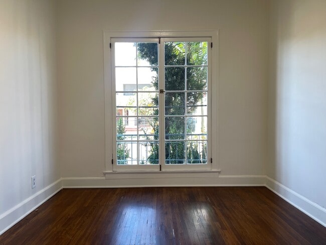 Photo - 3000 Kenwood Ave