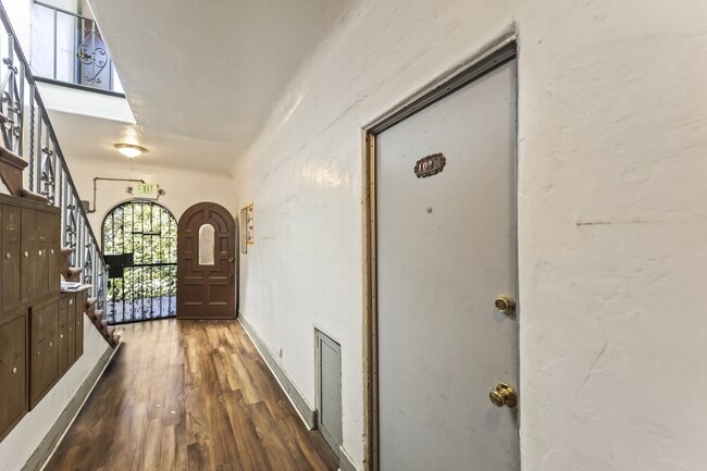 Photo - 5391 Huntington Dr N Apartment Unit 102