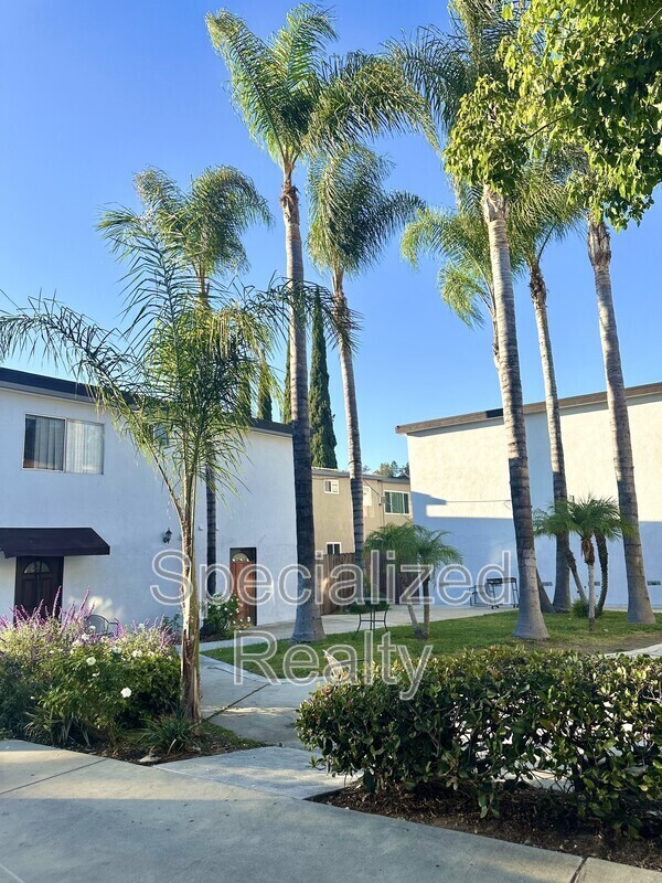 Building Photo - 504 Hill Dr Unit 13