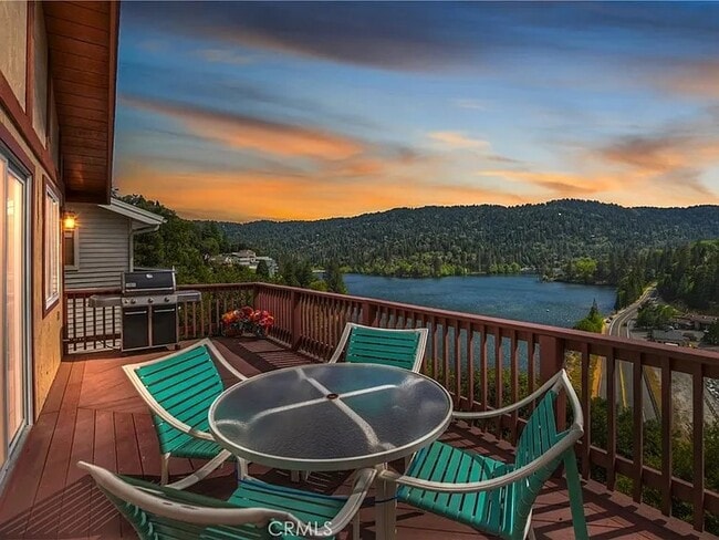 Building Photo - 262 Delle Dr