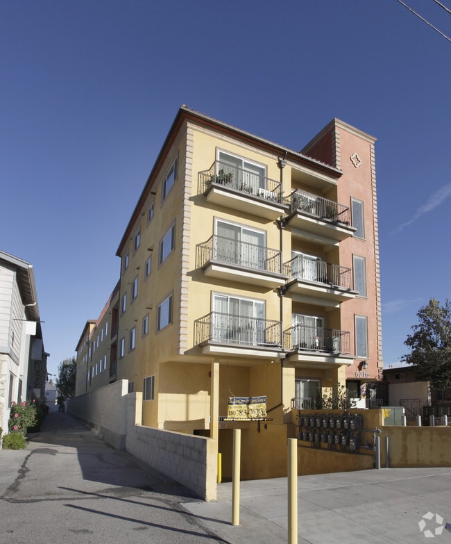 Primary Photo - 6716 Vineland Ave Apartments