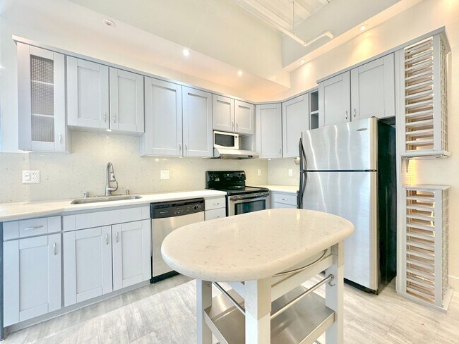 Photo - Top floor modern crafted spacious 1 Bed + ... Unit 1117