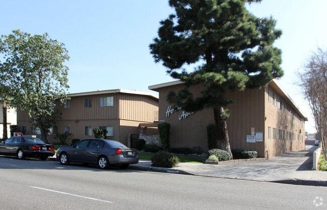 Building Photo - Holiday Manor Apartments