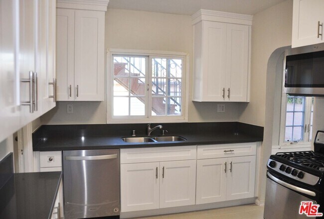 Photo - 1611 Ellsmere Ave