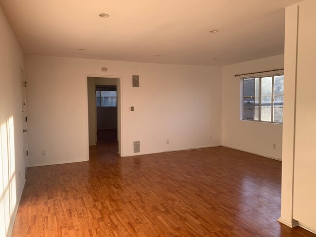 Photo - 725 N Sycamore Ave Unit 10