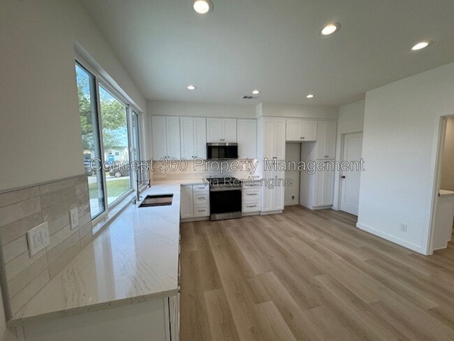 Photo - 6168 Briercrest Ave