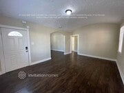 Photo - 2627 S Dunsmuir Ave