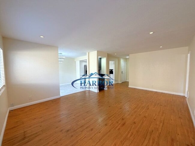 Photo - 1166 W 22nd St Unit 2
