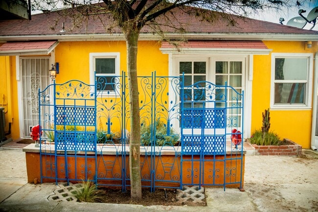 Photo - 2420 Teviot St