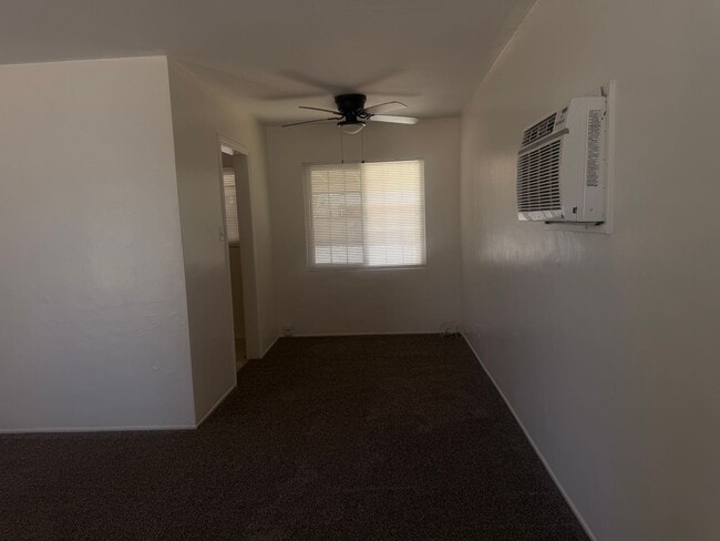 Photo - 7732 Willow Ave