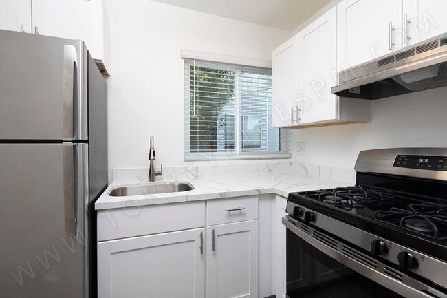 Photo - *OPEN HOUSE: 10/25 10:30-11:30AM* Gorgeous... Unit 05