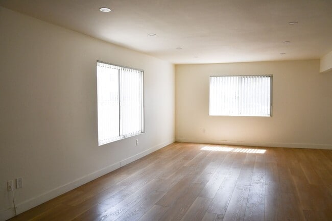 Photo - Valencia (994) Unit Valencia (994) #102