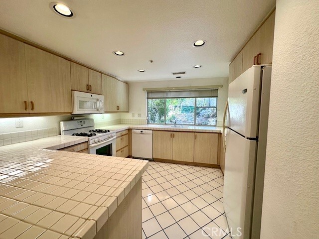 Building Photo - 1007 Via Presa Unit 202 Rental