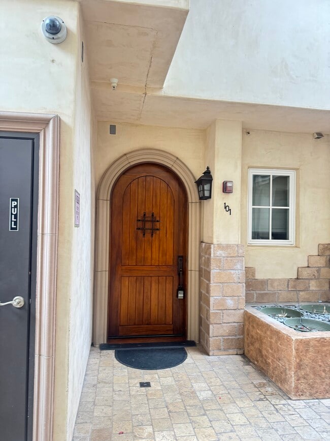 Photo - 601 N Isabel St Unit 101