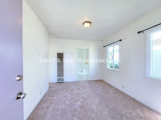 Photo - 3031 E 65th St