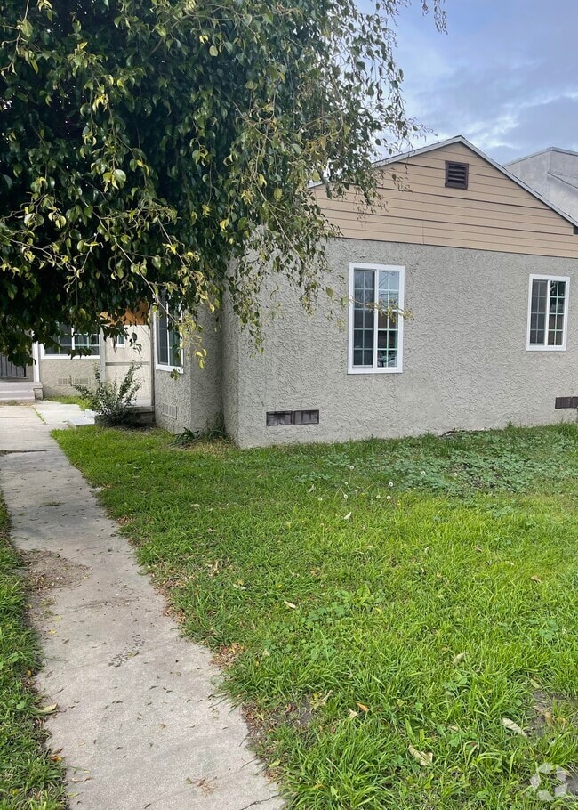 Building Photo - 335 W Almond St Rental