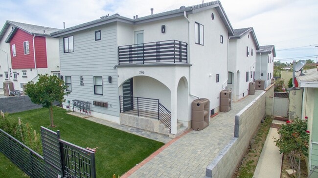 Building Photo - 7199 S La Cienega Blvd Unit 7201 Rental