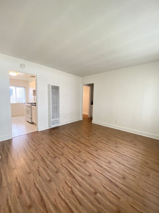 Photo - SDC T 1633-1639 Unit 1635