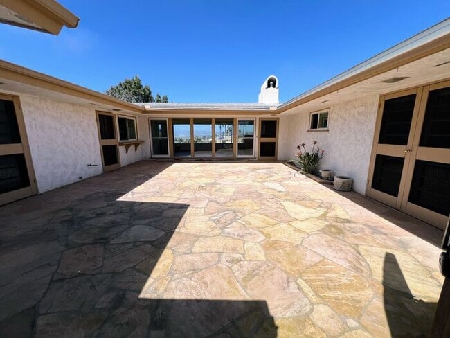 Photo - Ocean Views in the Sunset Cliffs area of O...