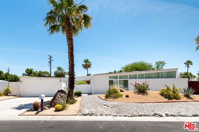 Photo - 2106 N Roberto Dr House