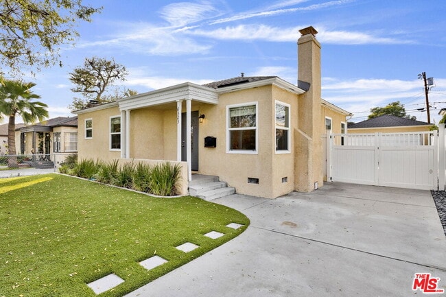 Photo - 6323 Farmdale Ave