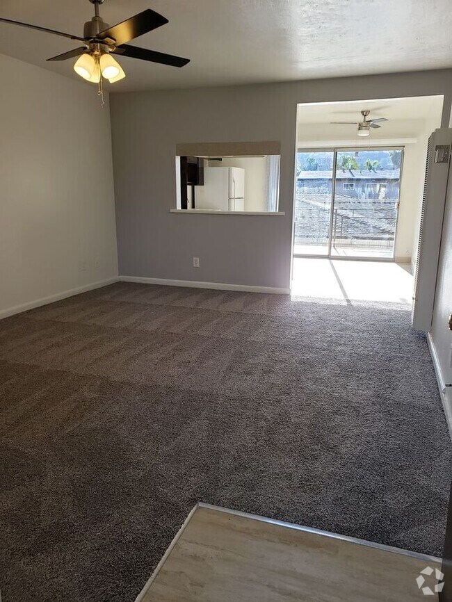 Building Photo - $1000 REBATE!SPACIOUS 2BR/1BA Unit with pr... Rental
